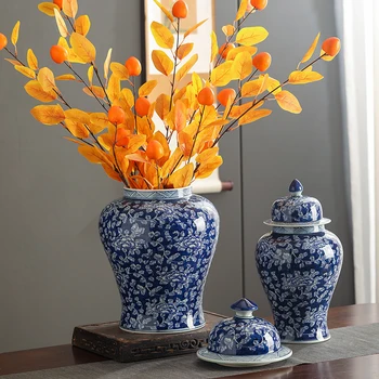 Синие и белые большие китайские вазы, дрожащая банка для виска, синие цветочные принты, орнамент в виде банки с имбирем.